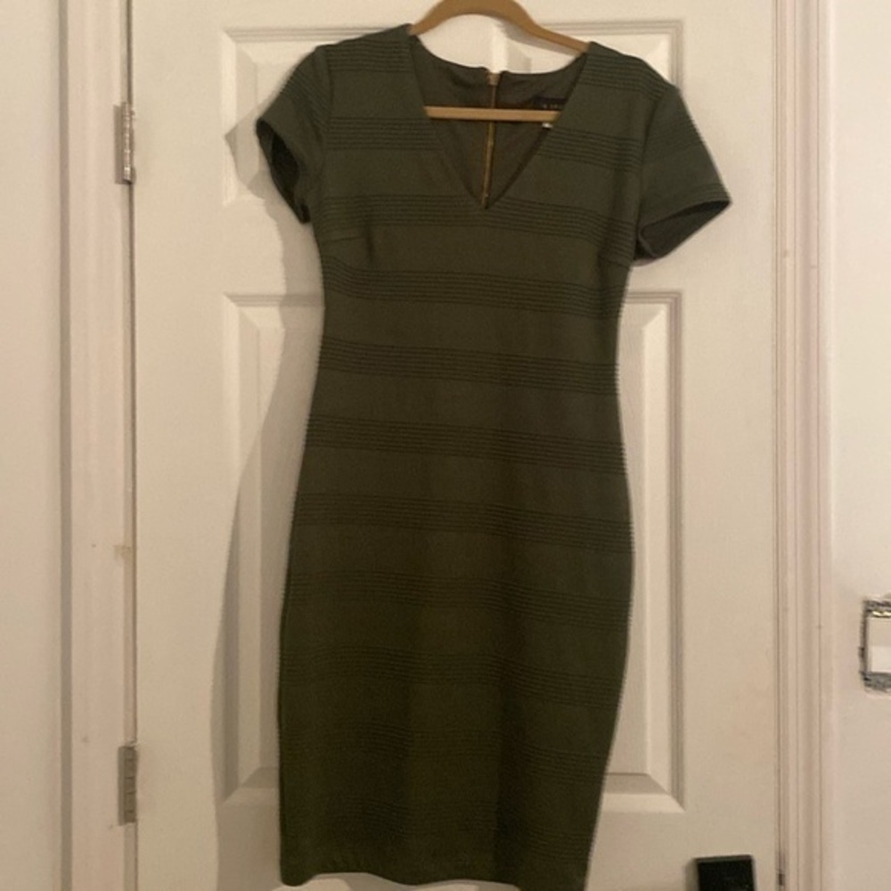 B.Smart bodycon dress